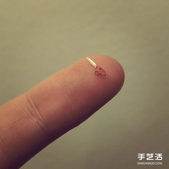 她辭退律師工作 只為完成制作微型家具的夢想 -  rpnrmr.com