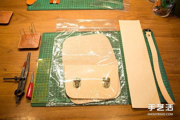 暖暖日式經(jīng)典皮革小書(shū)包DIY手工制作圖解教程 -  rpnrmr.com