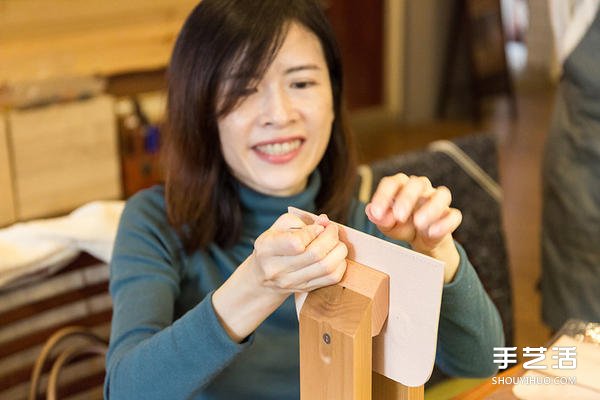 暖暖日式經(jīng)典皮革小書(shū)包DIY手工制作圖解教程 -  rpnrmr.com