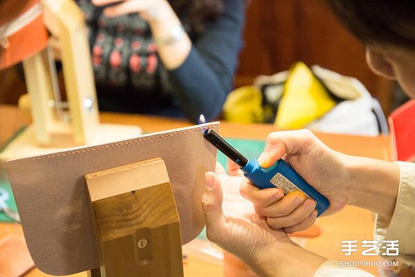 暖暖日式經(jīng)典皮革小書(shū)包DIY手工制作圖解教程 -  rpnrmr.com