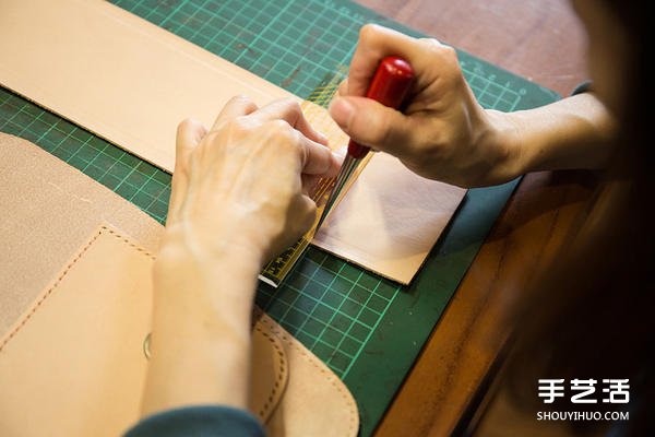暖暖日式經(jīng)典皮革小書(shū)包DIY手工制作圖解教程 -  rpnrmr.com