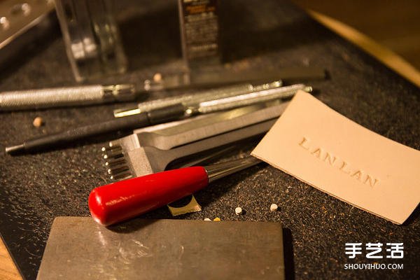 暖暖日式經(jīng)典皮革小書(shū)包DIY手工制作圖解教程 -  rpnrmr.com