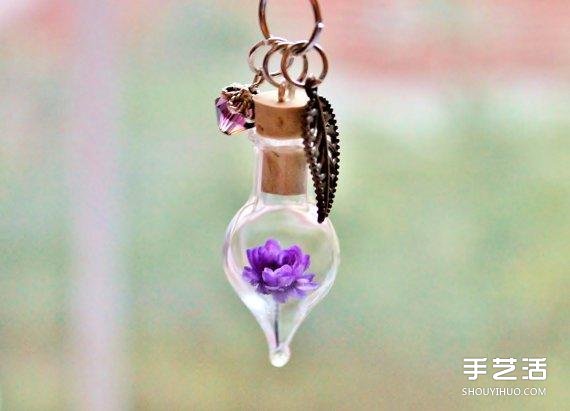 手作飾品：把干燥花放進(jìn)玻璃容器中制成的項(xiàng)鏈 -  rpnrmr.com