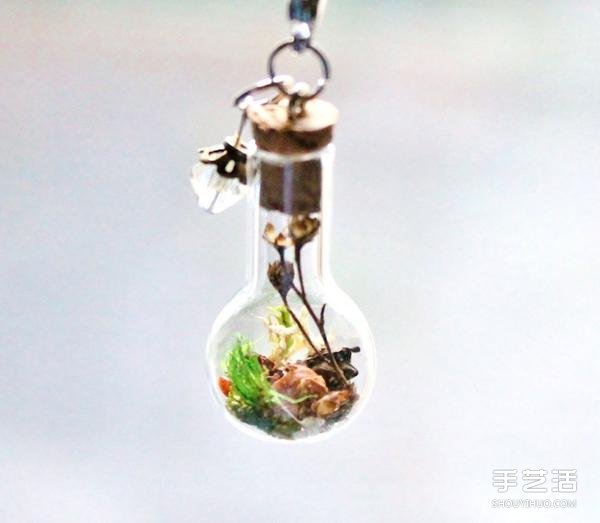 手作飾品：把干燥花放進(jìn)玻璃容器中制成的項(xiàng)鏈 -  rpnrmr.com