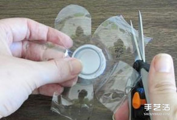 幼兒園花朵制作方法 礦泉水瓶做花朵的步驟圖 -  rpnrmr.com