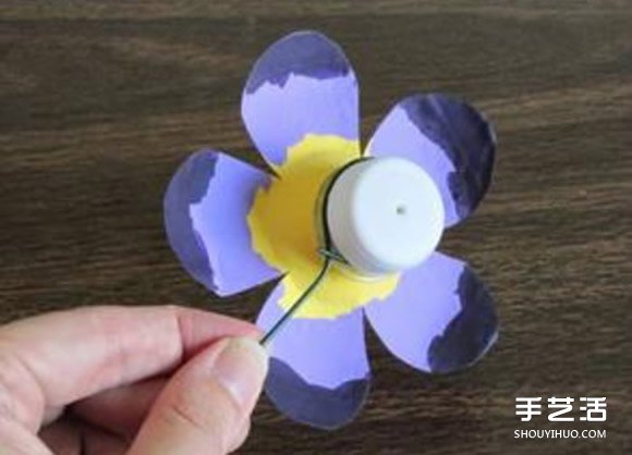 幼兒園花朵制作方法 礦泉水瓶做花朵的步驟圖 -  rpnrmr.com