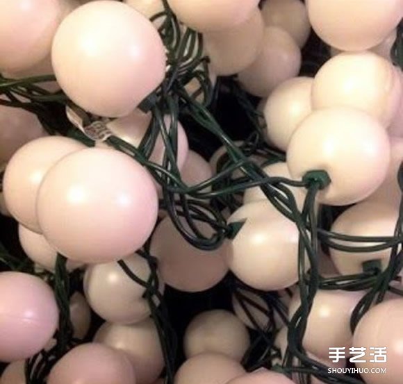 破掉的乒乓球廢物利用DIY制作節(jié)日裝飾燈帶 -  rpnrmr.com
