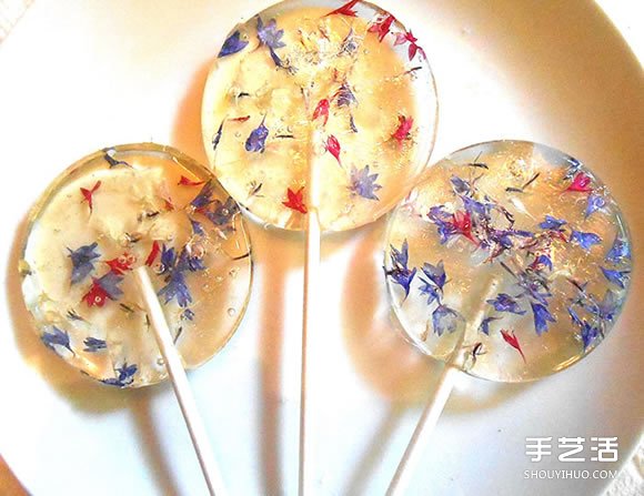 把花瓣藏進(jìn)棒棒糖里 賞心悅目的花朵甜點(diǎn)DIY -  rpnrmr.com