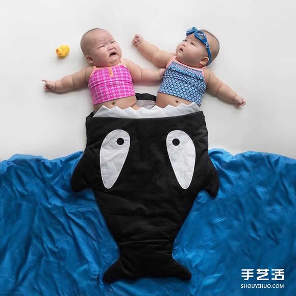 8 個月大的當紅明星 早產(chǎn)孿生姐妹花攝影照片 -  rpnrmr.com