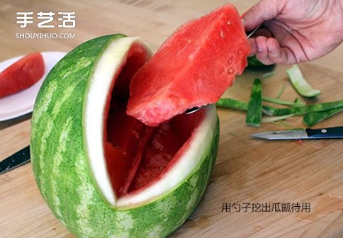 簡單西瓜雕刻擺成鯊魚果盤的制作方法教程 -  rpnrmr.com