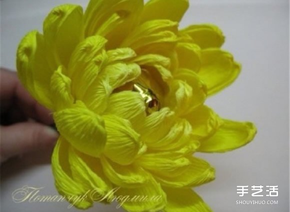 皺紋紙菊花的折法圖解 黃菊花的做法過程教程 -  rpnrmr.com