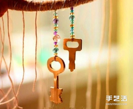 廢棄鑰匙DIY風(fēng)鈴的教程 鑰匙風(fēng)鈴串珠制作方法 -  rpnrmr.com