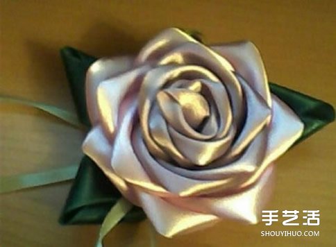 緞帶玫瑰花的做法教程 手工緞帶玫瑰花折法圖解 -  rpnrmr.com