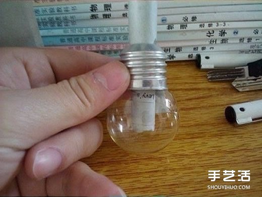 廢燈泡創(chuàng)意DIY 制作迷你多肉植物盆景的教程 -  rpnrmr.com