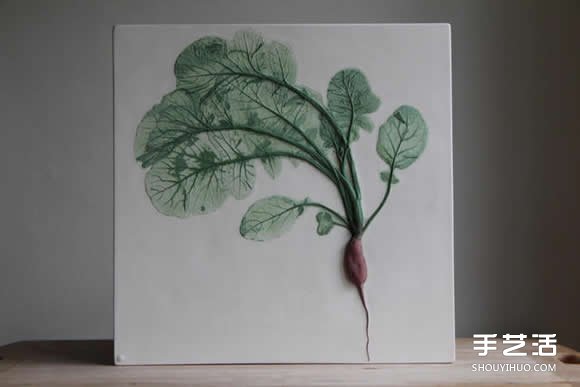 將花草和蔬菜放入陶土 制作出植物化石瓷磚 -  rpnrmr.com