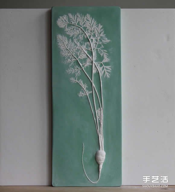 將花草和蔬菜放入陶土 制作出植物化石瓷磚 -  rpnrmr.com