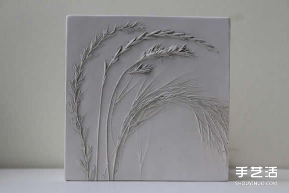 將花草和蔬菜放入陶土 制作出植物化石瓷磚 -  rpnrmr.com