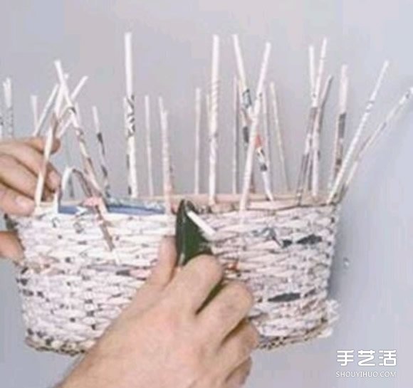 舊報紙編籃子的方法 用硬紙板作為籃子的底部 -  rpnrmr.com