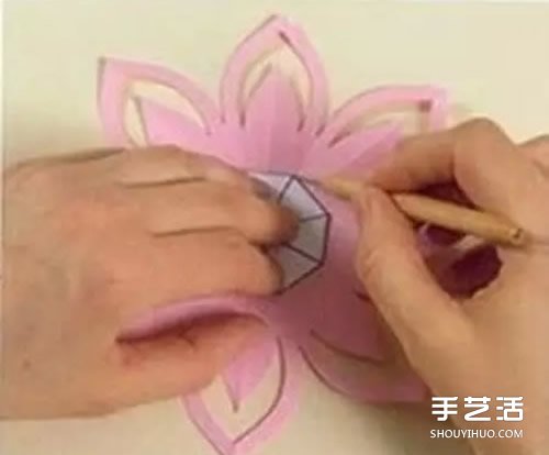 蓮花燭臺的制作方法 剪紙制作蓮花燭臺圖解 -  rpnrmr.com