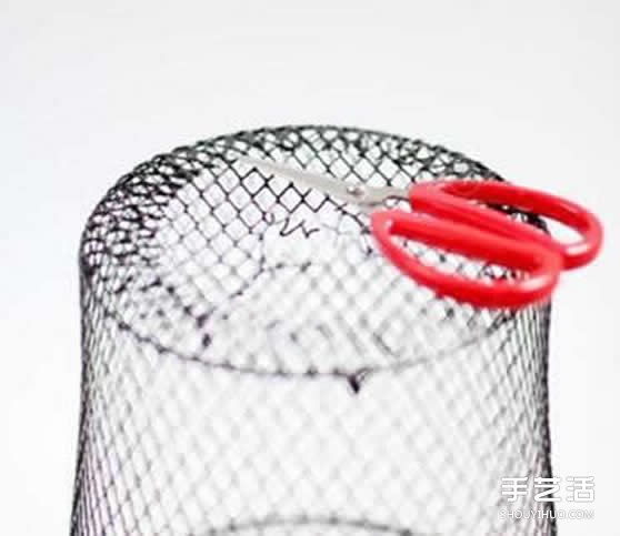 鐵絲網(wǎng)垃圾桶廢物利用DIY制作漂亮的燈罩 -  rpnrmr.com