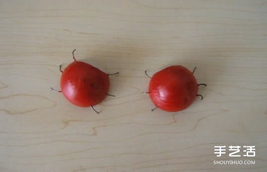 簡(jiǎn)單幼兒小手工：乒乓球制作七星瓢蟲的方法 -  rpnrmr.com
