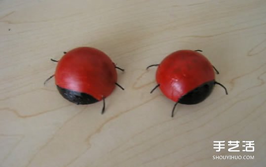 簡(jiǎn)單幼兒小手工：乒乓球制作七星瓢蟲的方法 -  rpnrmr.com