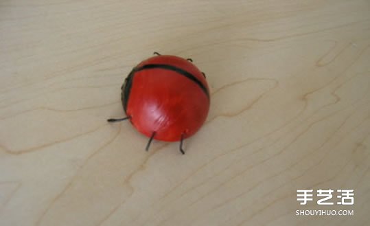 簡(jiǎn)單幼兒小手工：乒乓球制作七星瓢蟲的方法 -  rpnrmr.com