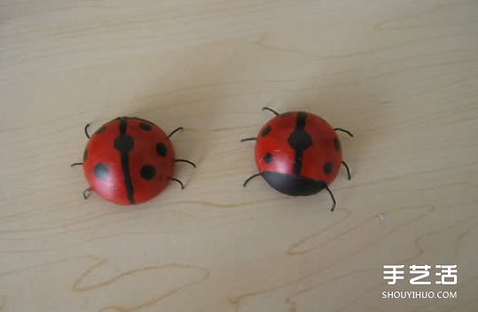 簡(jiǎn)單幼兒小手工：乒乓球制作七星瓢蟲的方法 -  rpnrmr.com