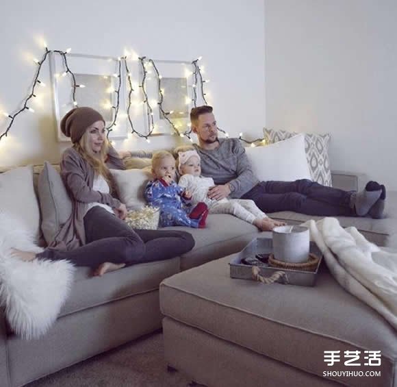 一家四口穿上親子裝拍攝的創(chuàng)意全家福照片  -  rpnrmr.com