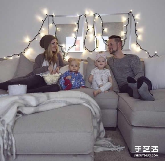 一家四口穿上親子裝拍攝的創(chuàng)意全家福照片  -  rpnrmr.com