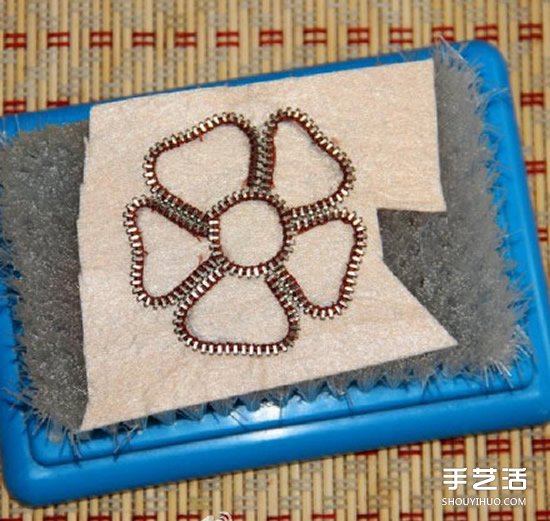 冷艷的羊毛氈花朵DIY 將毛氈和拉鏈合為一體 -  rpnrmr.com