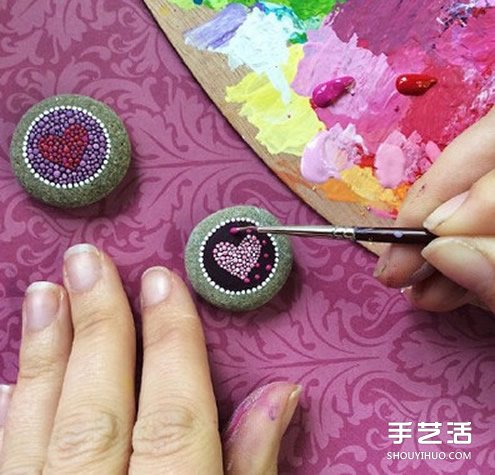 鵝卵石彩繪藝術(shù) 帶有民族風情的石頭畫藝術(shù)品 -  rpnrmr.com