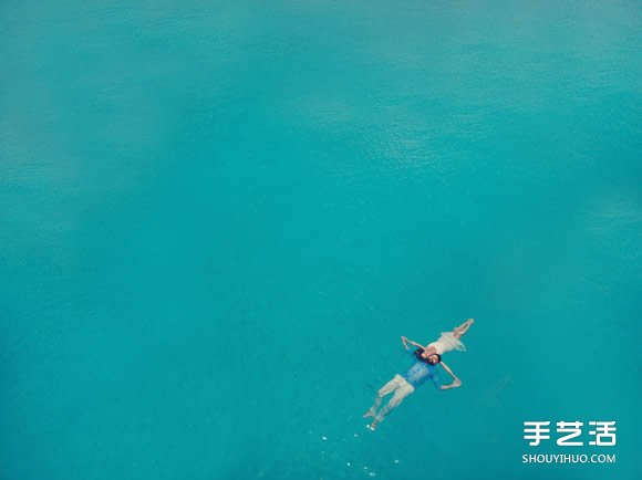 不用攝影師的婚紗照：徜徉于蔚藍(lán)的大海之中 -  rpnrmr.com