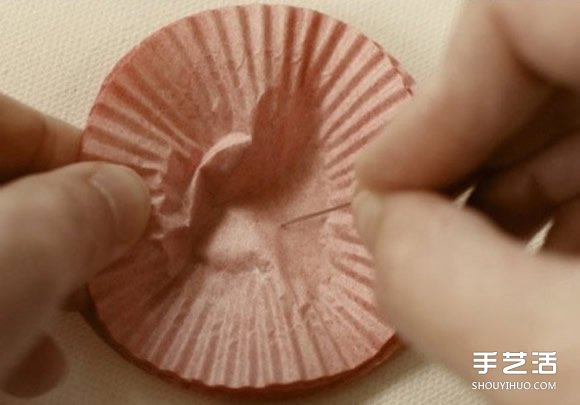杯形蛋糕紙花手工制作 蛋糕紙做花的方法圖解 -  rpnrmr.com