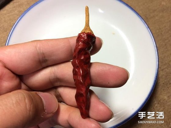 做得太像了！一不小心咬斷牙的木雕小魚干 -  rpnrmr.com