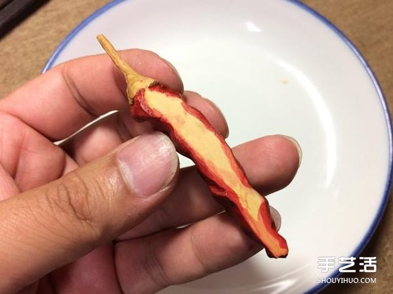 做得太像了！一不小心咬斷牙的木雕小魚干 -  rpnrmr.com