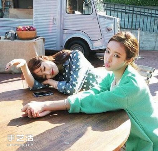 該如何和閨蜜一起合影 閨蜜合照的姿勢(shì)Pose -  rpnrmr.com