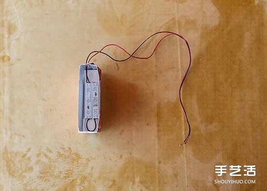牛奶盒廢物利用DIY制作創(chuàng)意臺(tái)燈的方法步驟 -  rpnrmr.com