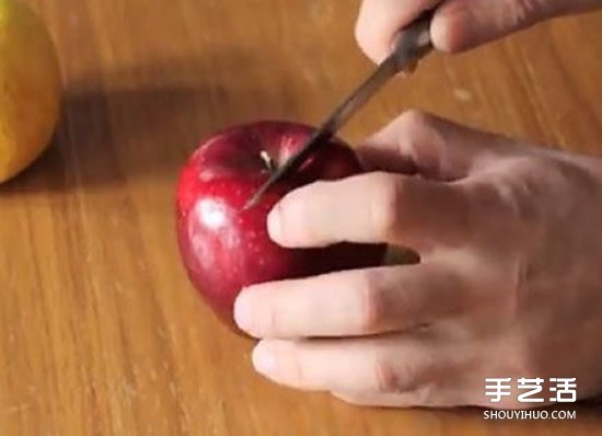 蘋果切成天鵝的方法步驟 蘋果天鵝的做法圖解 -  rpnrmr.com