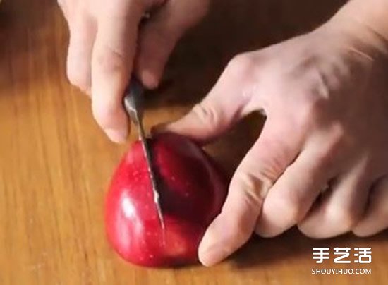 蘋果切成天鵝的方法步驟 蘋果天鵝的做法圖解 -  rpnrmr.com