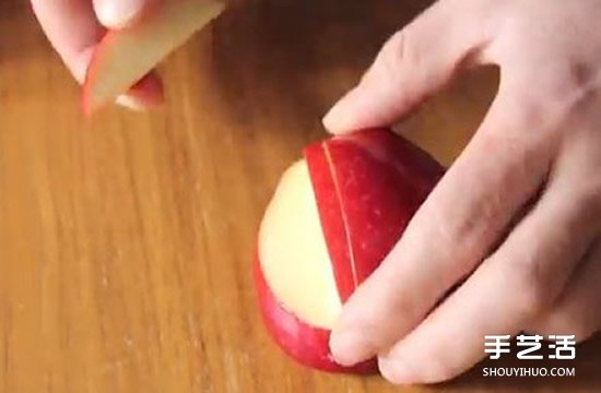 蘋果切成天鵝的方法步驟 蘋果天鵝的做法圖解 -  rpnrmr.com