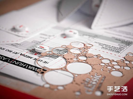 精美紙雕畫作品圖片 創(chuàng)作出翻倒的伏特加酒瓶 -  rpnrmr.com
