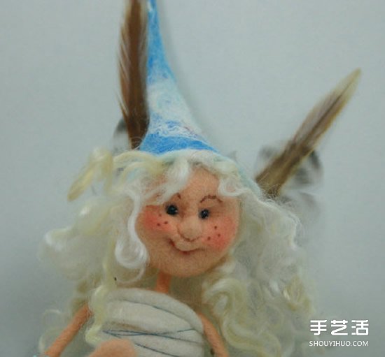卡通風(fēng)格的手工羊毛氈女孩人偶作品圖片 -  rpnrmr.com