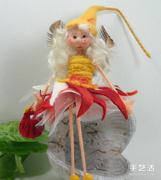 卡通風(fēng)格的手工羊毛氈女孩人偶作品圖片 -  rpnrmr.com