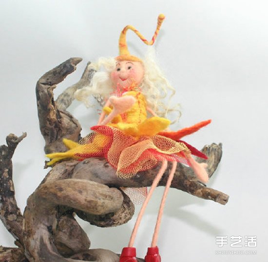 卡通風(fēng)格的手工羊毛氈女孩人偶作品圖片 -  rpnrmr.com
