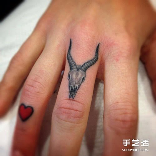 在指尖上許愿 優(yōu)雅手指紋身圖案的迷人魅力 -  rpnrmr.com