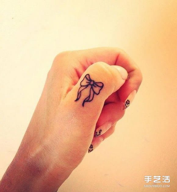 在指尖上許愿 優(yōu)雅手指紋身圖案的迷人魅力 -  rpnrmr.com