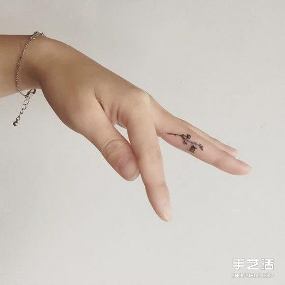 在指尖上許愿 優(yōu)雅手指紋身圖案的迷人魅力 -  rpnrmr.com