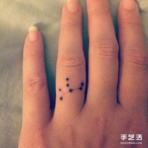 在指尖上許愿 優(yōu)雅手指紋身圖案的迷人魅力 -  rpnrmr.com