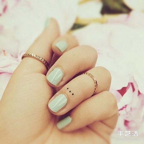 在指尖上許愿 優(yōu)雅手指紋身圖案的迷人魅力 -  rpnrmr.com